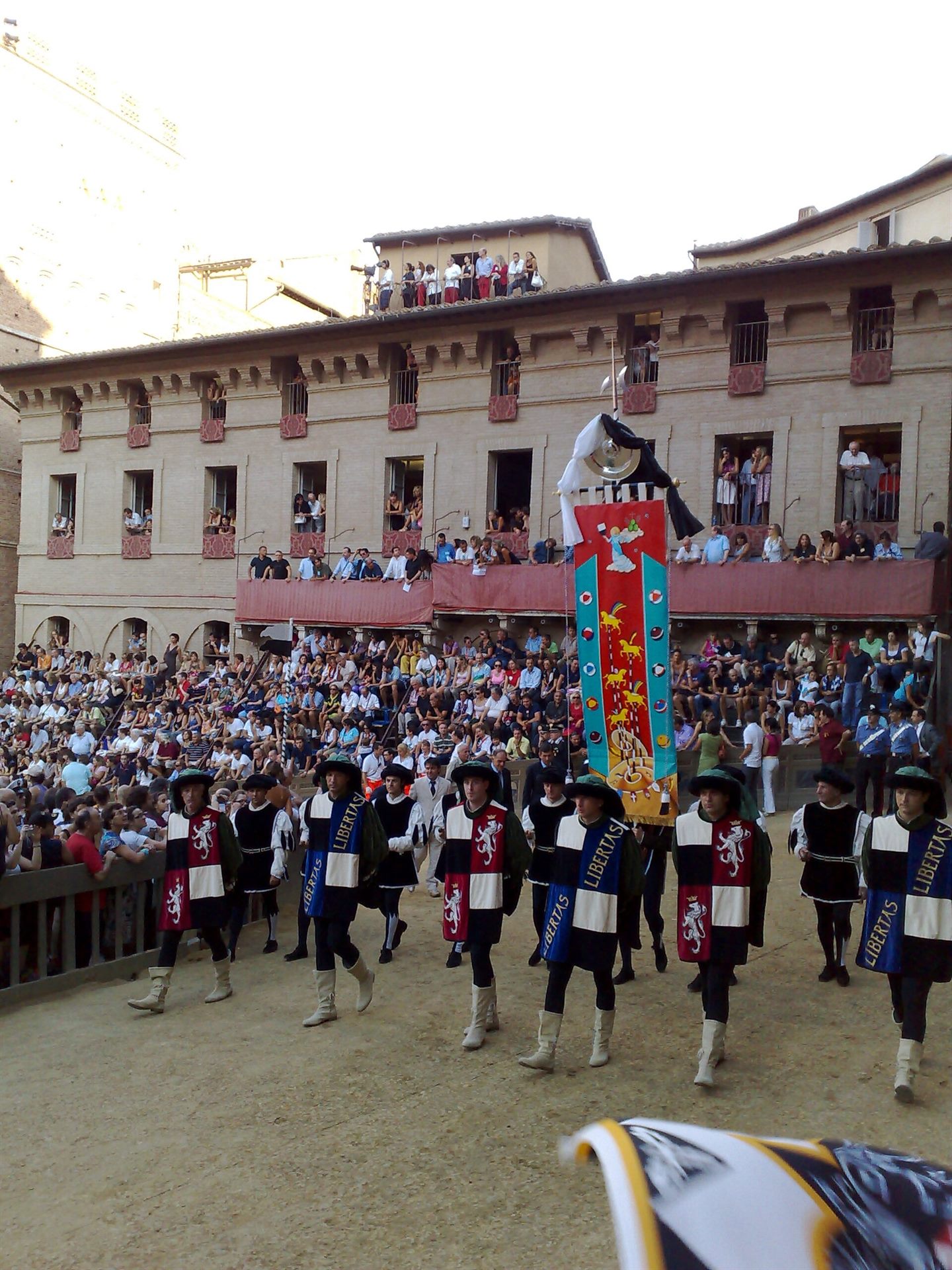 Il Drappellone, il drappo dipinto che è il premio del Palio